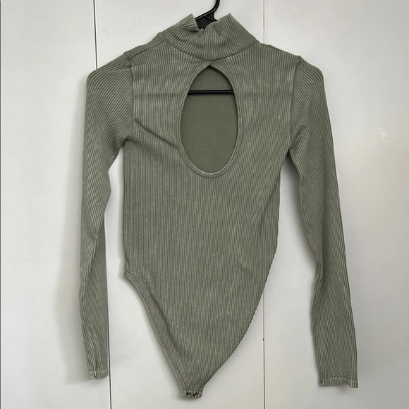 Stylish Olive Ribbed Bodysuit forever 21 long sleeve open back - Picture 4 of 7